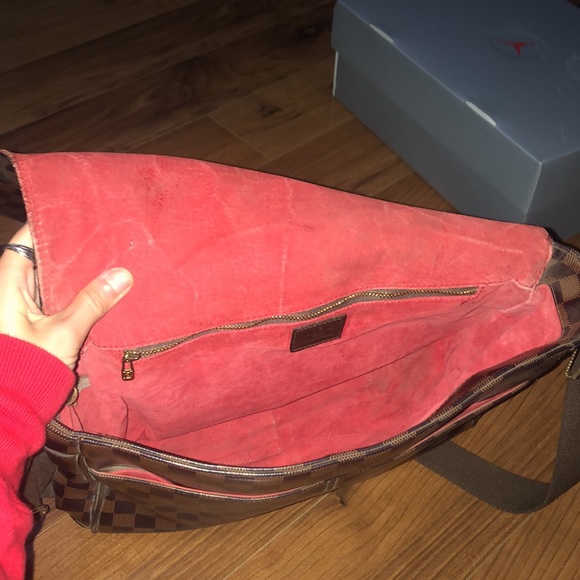 Louis Vuitton Side Bag - Picture 3 of 3